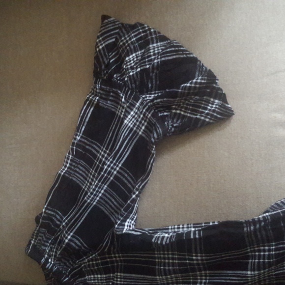 beachlunchlounge Black and White Plaid  Off the Shoulder RuffleTop, Size L - Picture 5 of 10